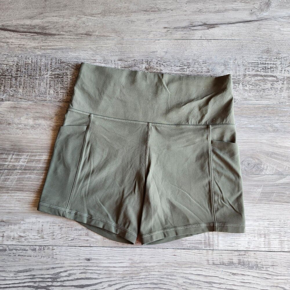 (M) Athleta Salutation Stash Pocket 5" Short